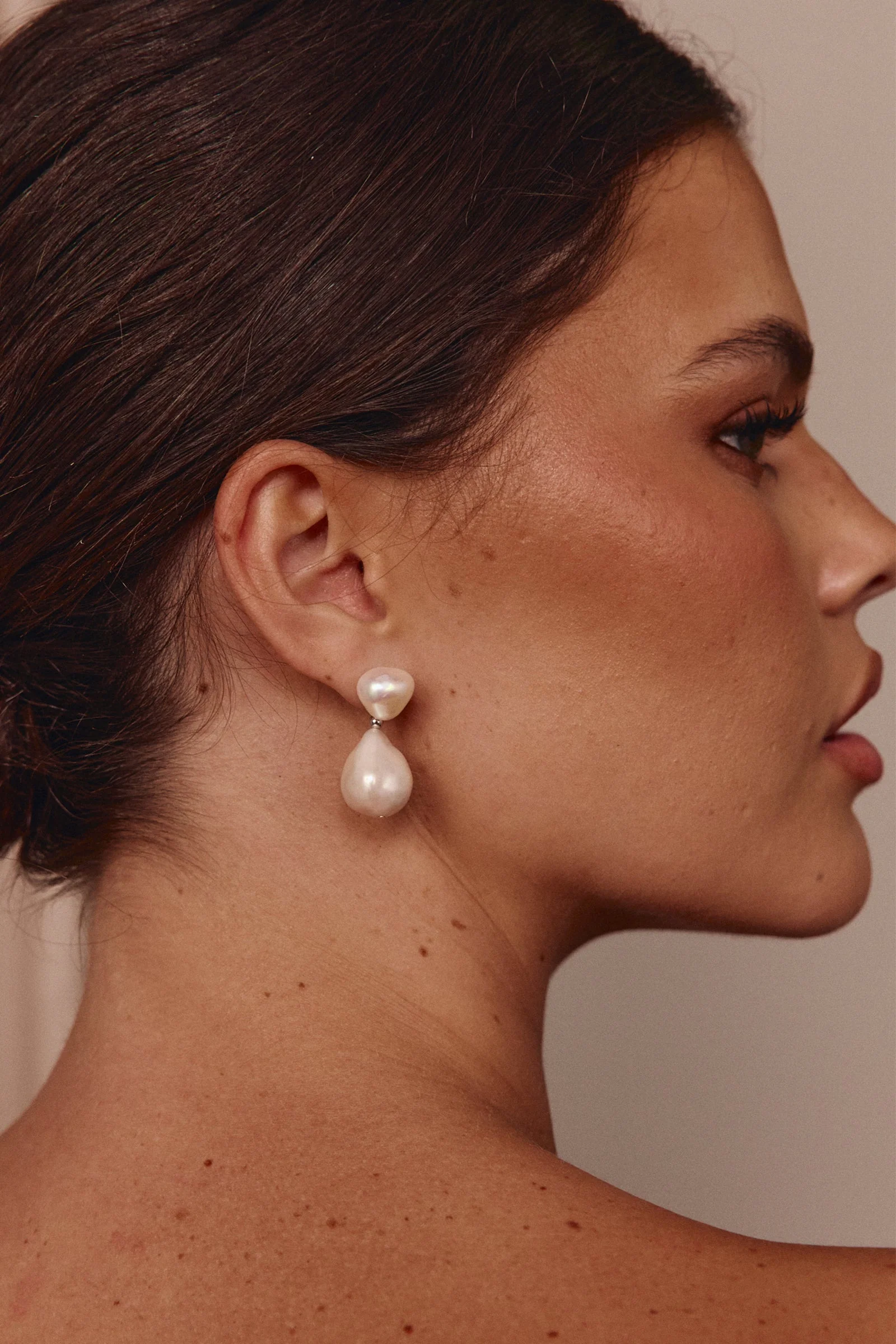 Luna Pearl Earrings - Image 3